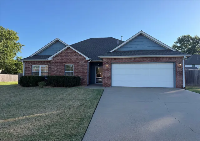 Photo 1 of Sale Pending at 2504 Highwood Pl, Claremore, OK 74017 | MLS# 2632898 | Listing updated on 2026-09-05