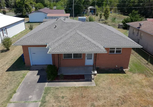 Photo 2 of Single family home for sale at 320 Main, Mc Alester, OK 74501 | MLS# 2632904 | Listing updated on 2026-09-25