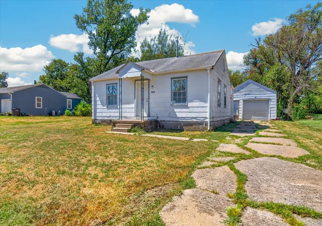 Photo 3 of Single family home for sale at 1615 S Maple, Bartlesville, OK 74003 | MLS# 2632908 | Listing updated on 2026-09-21