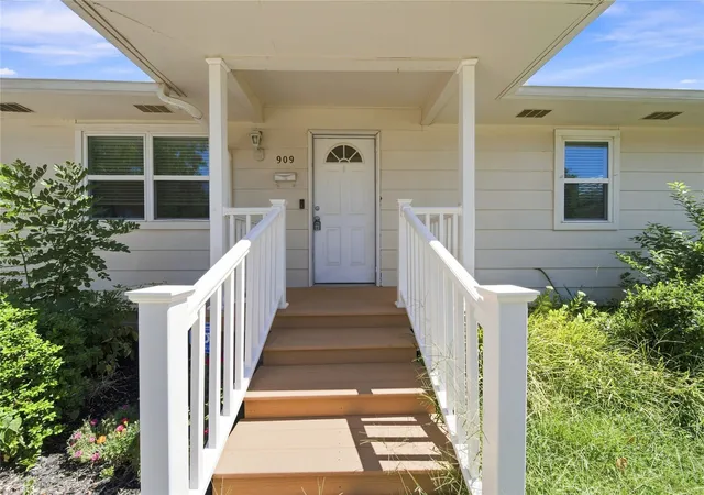 Photo 2 of Single family home for sale at 909 S Liberty Ave, Okmulgee, OK 74447 | MLS# 2632921 | Listing updated on 2026-09-15