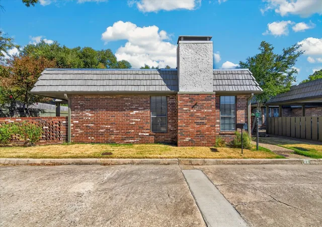 Photo 1 of Sale Pending at 21 Se Shadowlake Dr #21, Bartlesville, OK 74006 | MLS# 2632592 | Listing updated on 2026-09-09