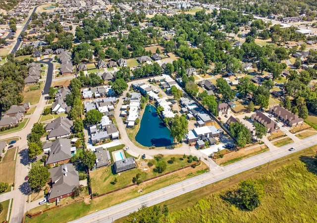 Listing Photo 2 - Condo for sale in building located at 21 SE Shadowlake Dr, Bartlesville, OK 74006 - Unit #21