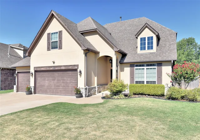 Photo 2 of Single family home for sale at 5916 S 13th Street, Broken Arrow, OK 74011 | MLS# 2632895 | Listing updated on 2026-09-12
