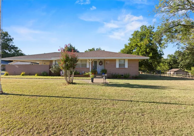 Photo 4 of Single family home for sale at 506 E Schmid, Wynnewood, OK 73098 | MLS# 2632607 | Listing updated on 2026-09-28