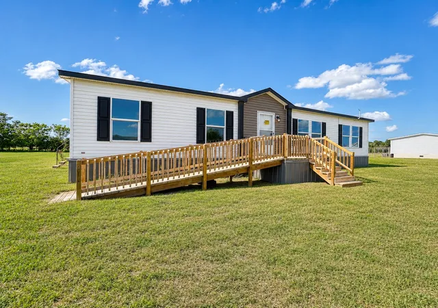 Photo 1 of Manufactured home for sale at 185 Cale Ln, Calera, OK 74730 | MLS# 2632752 | Listing updated on 2026-09-14