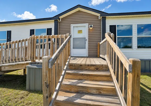 Photo 3 of Manufactured home for sale at 185 Cale Ln, Calera, OK 74730 | MLS# 2632752 | Listing updated on 2026-09-14
