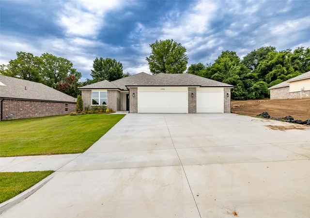 Photo 2 of Single family home for sale at 27436 E 125th Place S, Coweta, OK 74429 | MLS# 2632817 | Listing updated on 2026-09-05