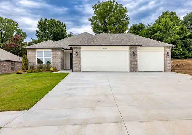Photo 3 of Single family home for sale at 27436 E 125th Place S, Coweta, OK 74429 | MLS# 2632817 | Listing updated on 2026-09-05