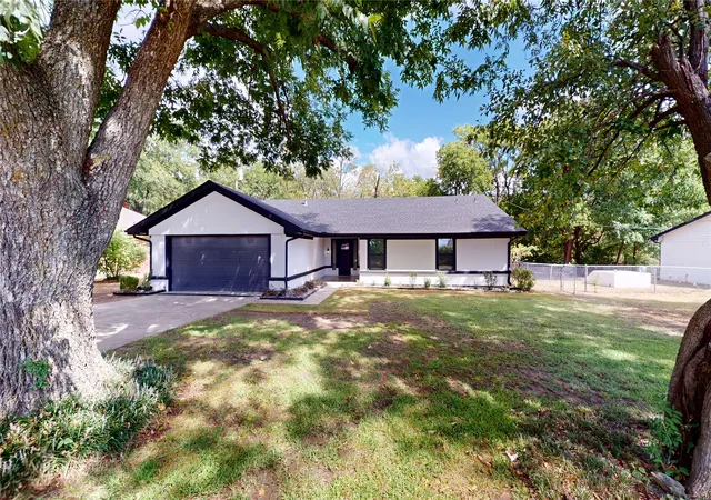 Photo 2 of Sale Pending at 206 N Crownpoint Dr, Ada, OK 74820 | MLS# 2632900 | Listing updated on 2026-09-25