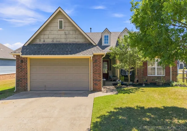 Single family home for sale at 2111 S Javine St, Skiatook, OK 74070 | MLS# 2632519
