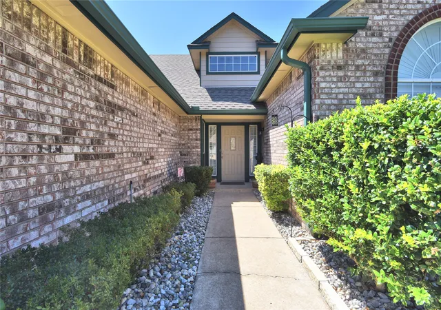 Photo 3 of Sale Pending at 4109 Nashville St, Broken Arrow, OK 74012 | MLS# 2632870 | Listing updated on 2026-09-05
