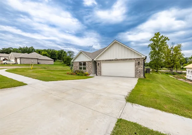Photo 4 of Single family home for sale at 27447 E 125th Place S, Coweta, OK 74429 | MLS# 2632821 | Listing updated on 2026-09-05
