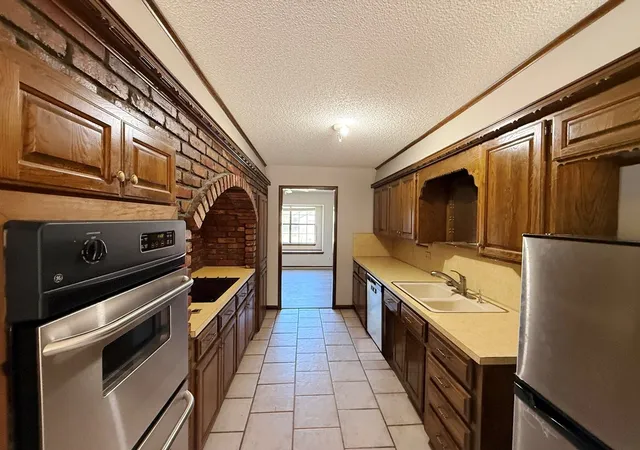Photo 3 of Sale Pending at 6421 S 111th Eastavenue, Tulsa, OK 74133 | MLS# 2632989 | Listing updated on 2026-09-14