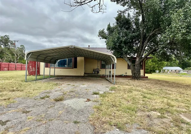 Single family home for sale at 131 S Hyden Ave, Stratford, OK 74872 | MLS# 2632949