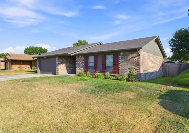 Photo 2 of Single family home for sale at 11813 78th Street, Owasso, OK 74055 | MLS# 2632994 | Listing updated on 2026-09-14