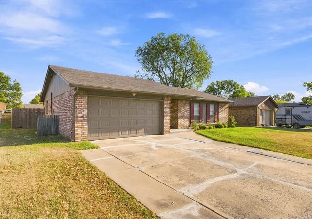 Photo 3 of Single family home for sale at 11813 78th Street, Owasso, OK 74055 | MLS# 2632994 | Listing updated on 2026-09-14