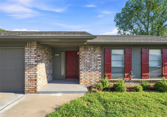 Photo 3 of Single family home for sale at 11813 78th Street, Owasso, OK 74055 | MLS# 2632994 | Listing updated on 2026-09-14