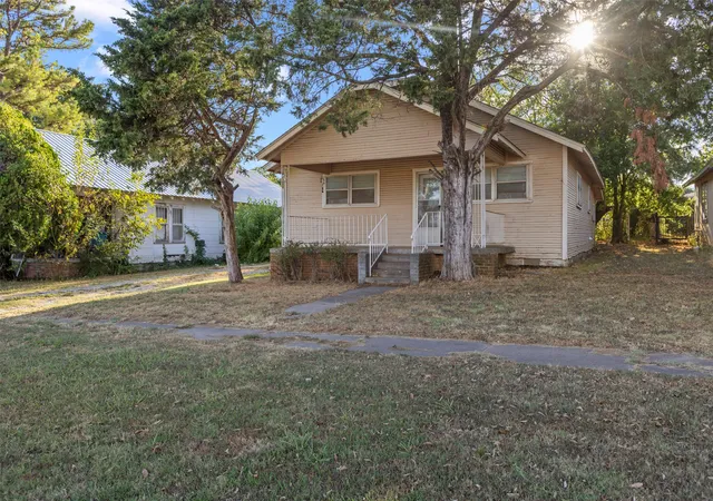 Photo 1 of Single family home for sale at 205 Broadway St, Konawa, OK 74849 | MLS# 2632714 | Listing updated on 2026-09-05