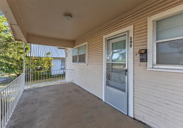 Photo 2 of Single family home for sale at 205 Broadway St, Konawa, OK 74849 | MLS# 2632714 | Listing updated on 2026-09-05