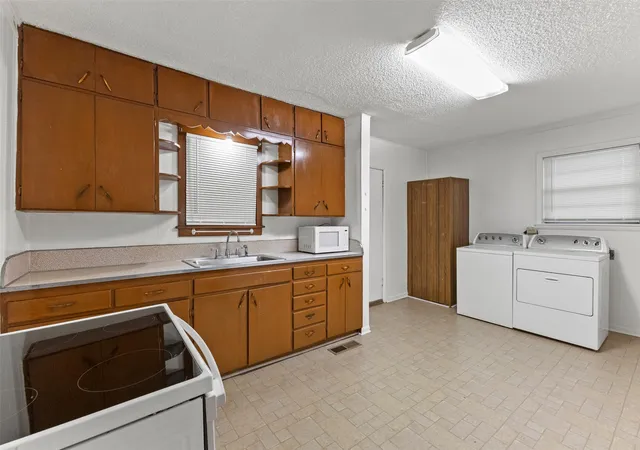 Photo 4 of Single family home for sale at 205 Broadway St, Konawa, OK 74849 | MLS# 2632714 | Listing updated on 2026-09-05