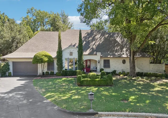 Single family home for sale at 6905 S Knoxville Pl, Tulsa, OK 74136 | MLS# 2632991