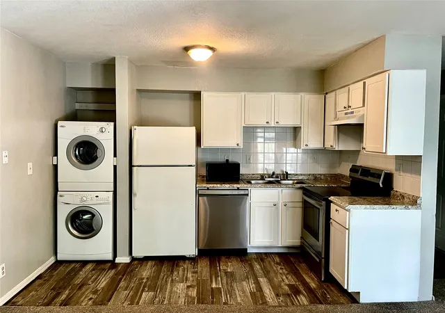 Listing Photo 3 - Condo for sale in building located at 6663 Victor St, Tulsa, OK 74136 - Unit #H304