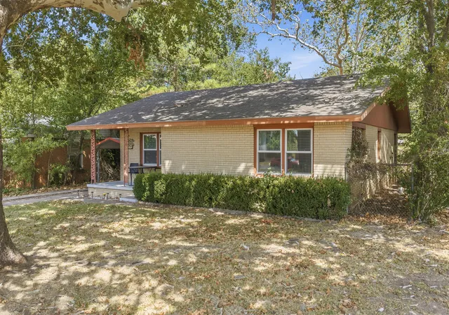 Photo 2 of Single family home for sale at 1807 7th Avenue Nw, Ardmore, OK 73401 | MLS# 2633030 | Listing updated on 2026-09-06