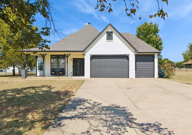 Photo 1 of Single family home for sale at 10887 E Cyn Oaks Rd, Claremore, OK 74017 | MLS# 2632976 | Listing updated on 2026-09-24