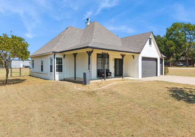 Photo 2 of Single family home for sale at 10887 E Cyn Oaks Rd, Claremore, OK 74017 | MLS# 2632976 | Listing updated on 2026-09-24