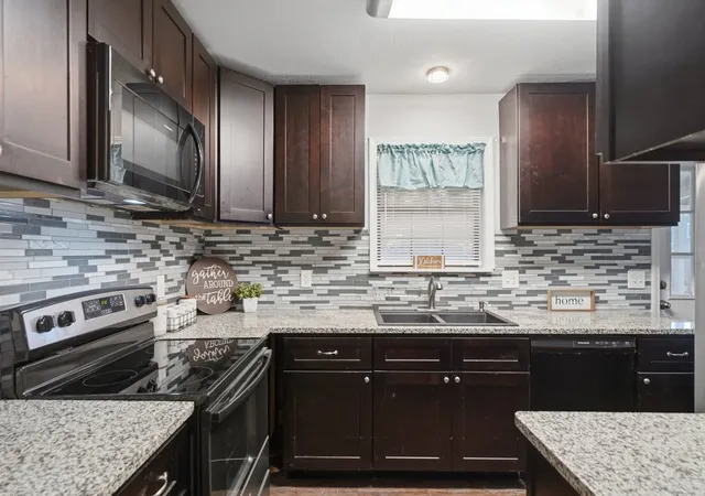 Photo 3 of Single family home for sale at 14399 S Poplar St, Glenpool, OK 74033 | MLS# 2633039 | Listing updated on 2026-10-03
