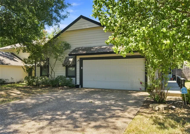 Photo 3 of Single family home for sale at 9204 S Maplewood Ave, Tulsa, OK 74137 | MLS# 2632596 | Listing updated on 2026-09-14