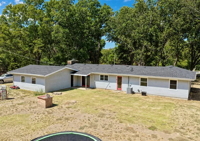 Photo 4 of Single family home for sale at 104 Highway 56, Okemah, OK 74859 | MLS# 2633058 | Listing updated on 2026-09-09