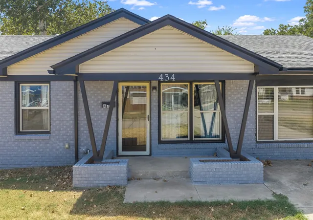 Photo 2 of Single family home for sale at 434 Locust St, Ardmore, OK 73401 | MLS# 2633054 | Listing updated on 2026-09-07