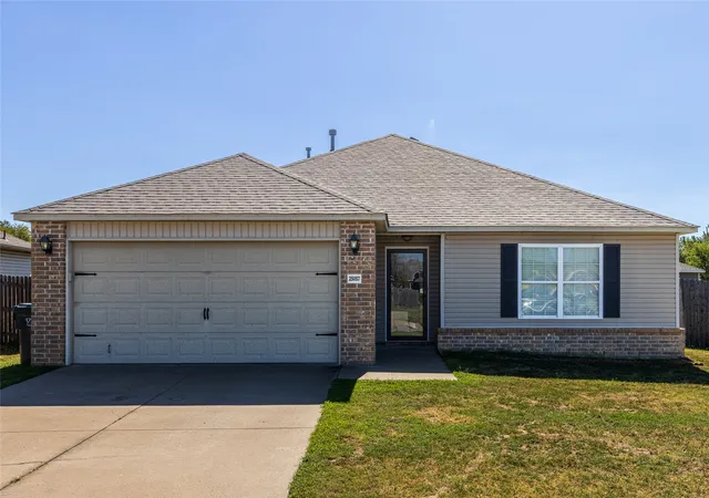 Photo 2 of Single family home for sale at 25057 S Roselake Dr, Claremore, OK 74019 | MLS# 2633087 | Listing updated on 2026-09-21