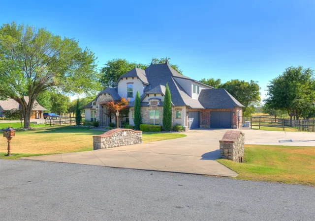 Photo 2 of Single family home for sale at 18544 E Crooked Oak Dr, Owasso, OK 74055 | MLS# 2633119 | Listing updated on 2026-10-06