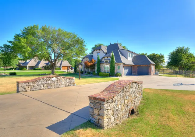 Photo 3 of Single family home for sale at 18544 E Crooked Oak Dr, Owasso, OK 74055 | MLS# 2633119 | Listing updated on 2026-10-06