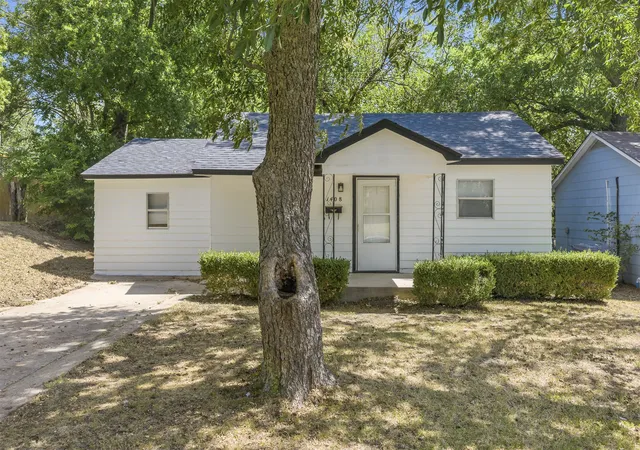 Photo 1 of Single family home for sale at 1408 Holt, Ardmore, OK 73401 | MLS# 2631922 | Listing updated on 2026-09-09
