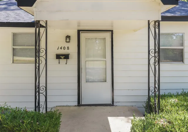 Photo 2 of Single family home for sale at 1408 Holt, Ardmore, OK 73401 | MLS# 2631922 | Listing updated on 2026-09-09