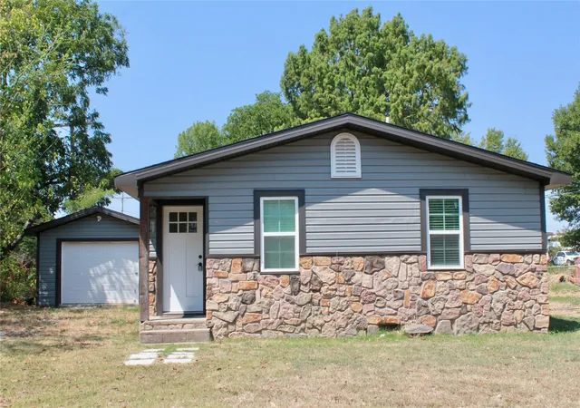 Single family home for sale at 7 S Veterans, Coalgate, OK 74538 | MLS# 2631268