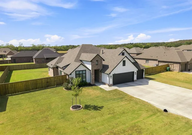 Photo 2 of Single family home for sale at 166 N Phillips St, Skiatook, OK 74070 | MLS# 2633126 | Listing updated on 2026-09-14