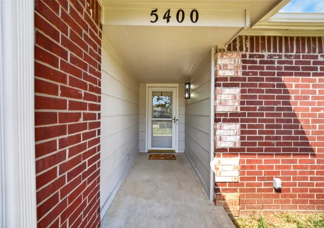 Photo 2 of Single family home for sale at 5400 S Maple Pl, Broken Arrow, OK 74011 | MLS# 2633140 | Listing updated on 2026-09-08
