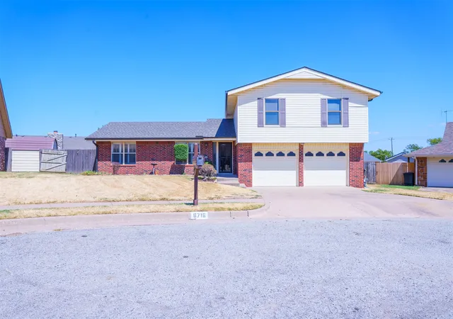 Photo 2 of Single family home for sale at 6716 Dover Ct, Bartlesville, OK 74006 | MLS# 2633137 | Listing updated on 2026-09-09