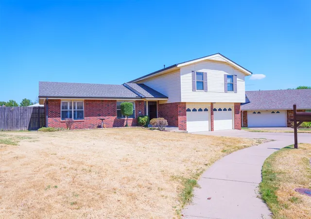 Photo 3 of Single family home for sale at 6716 Dover Ct, Bartlesville, OK 74006 | MLS# 2633137 | Listing updated on 2026-09-09