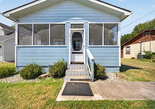 Photo 2 of Sale Pending at 610 N 9th Street, Collinsville, OK 74021 | MLS# 2633127 | Listing updated on 2026-09-11