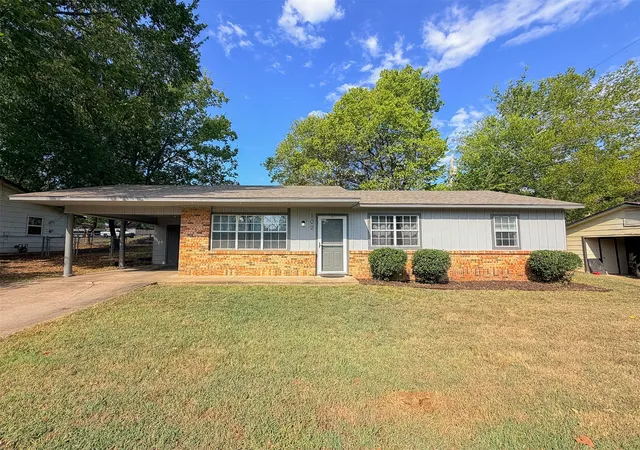 Photo 1 of Single family home for sale at 102 Kupsick St, Tahlequah, OK 74464 | MLS# 2632631 | Listing updated on 2026-09-09