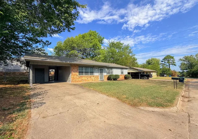 Photo 2 of Single family home for sale at 102 Kupsick St, Tahlequah, OK 74464 | MLS# 2632631 | Listing updated on 2026-09-09