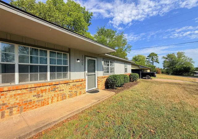 Photo 3 of Single family home for sale at 102 Kupsick St, Tahlequah, OK 74464 | MLS# 2632631 | Listing updated on 2026-09-09