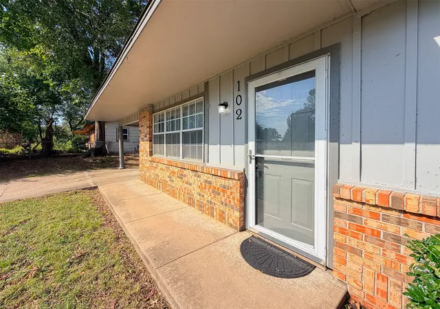 Photo 4 of Single family home for sale at 102 Kupsick St, Tahlequah, OK 74464 | MLS# 2632631 | Listing updated on 2026-09-09
