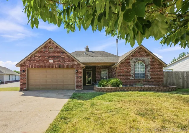 Photo 1 of Single family home for sale at 8140 E Silverado Rd, Claremore, OK 74019 | MLS# 2633172 | Listing updated on 2026-10-05