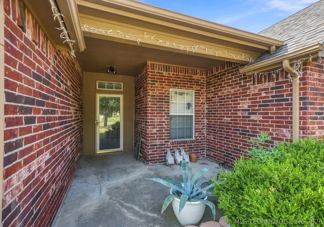 Photo 2 of Single family home for sale at 8140 E Silverado Rd, Claremore, OK 74019 | MLS# 2633172 | Listing updated on 2026-10-05
